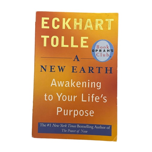 A New Earth by Eckhart Tolle - Picture 1 of 2